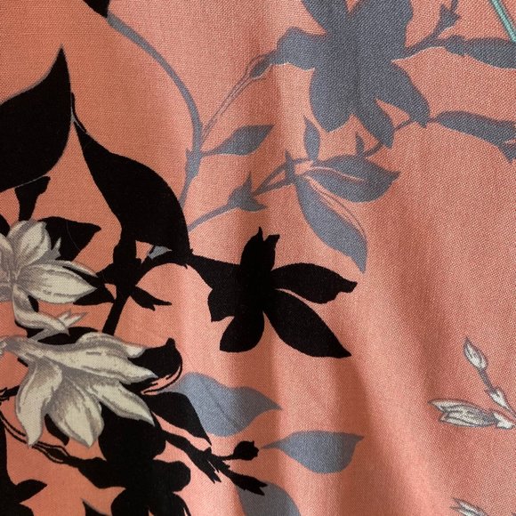 2/$10 G by Guess Pink Floral Tie-up Top - Picture 4 of 5